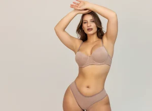 Codigo: 4080 -- yewel mayorista -- Conjunto taza soft con base de microfibra fantasía con culoteless